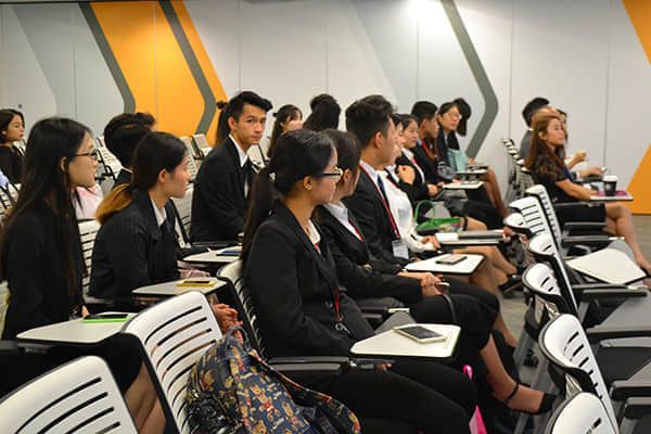 甘肃定西市深化东西部劳务协作――坐上专列去务工